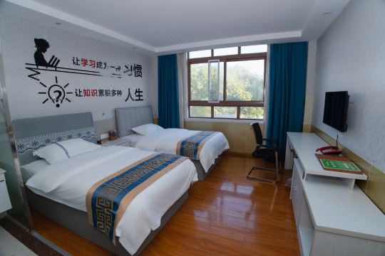 Ru Jia Huayi Hotel (Chizhou Xinghuacun Scenic Area Sixth Middle School)