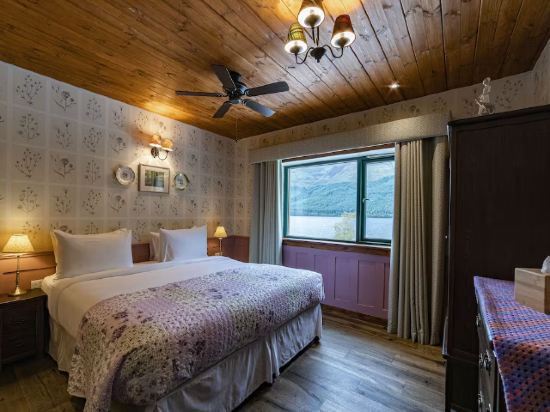 Black Sheep Hotels Cabins Room Type - Mist O’er Loch Cabin