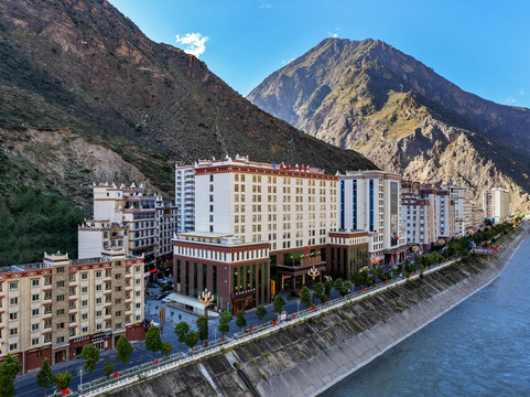 丹巴县酒店住宿-澜峰大酒店