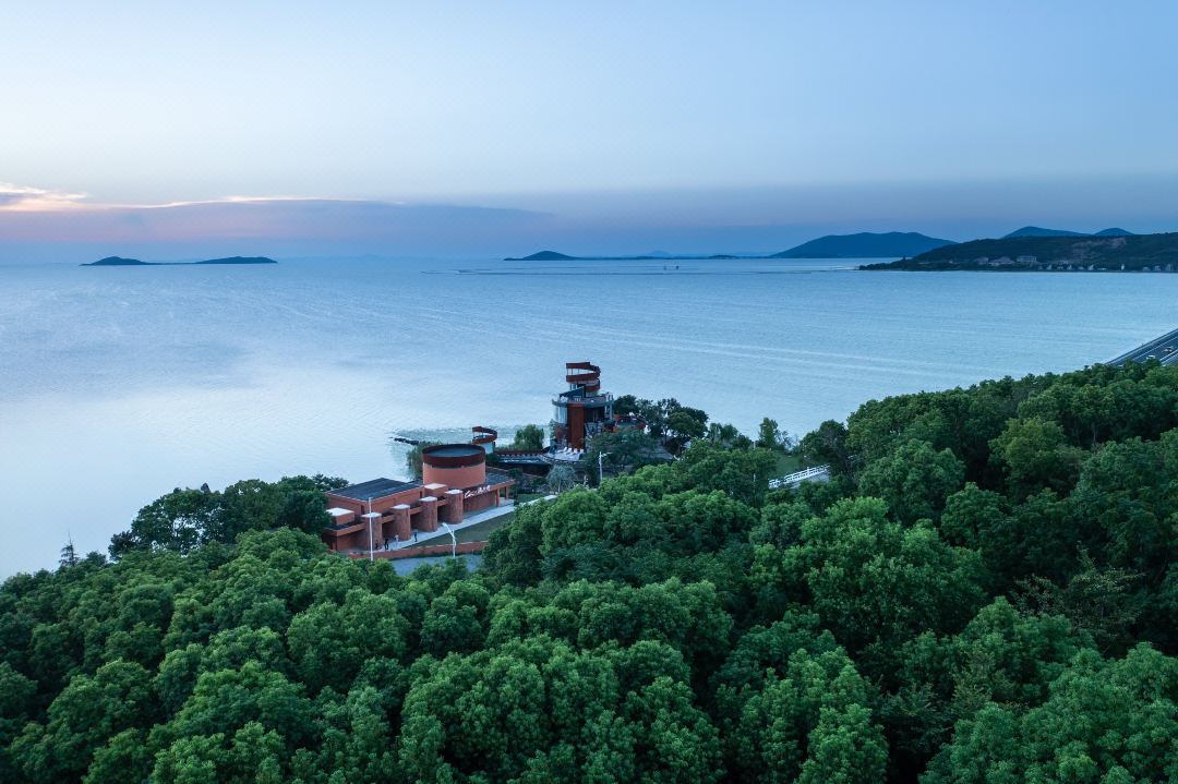 Suzhou Lim · Orange Bay Lake View Homestay