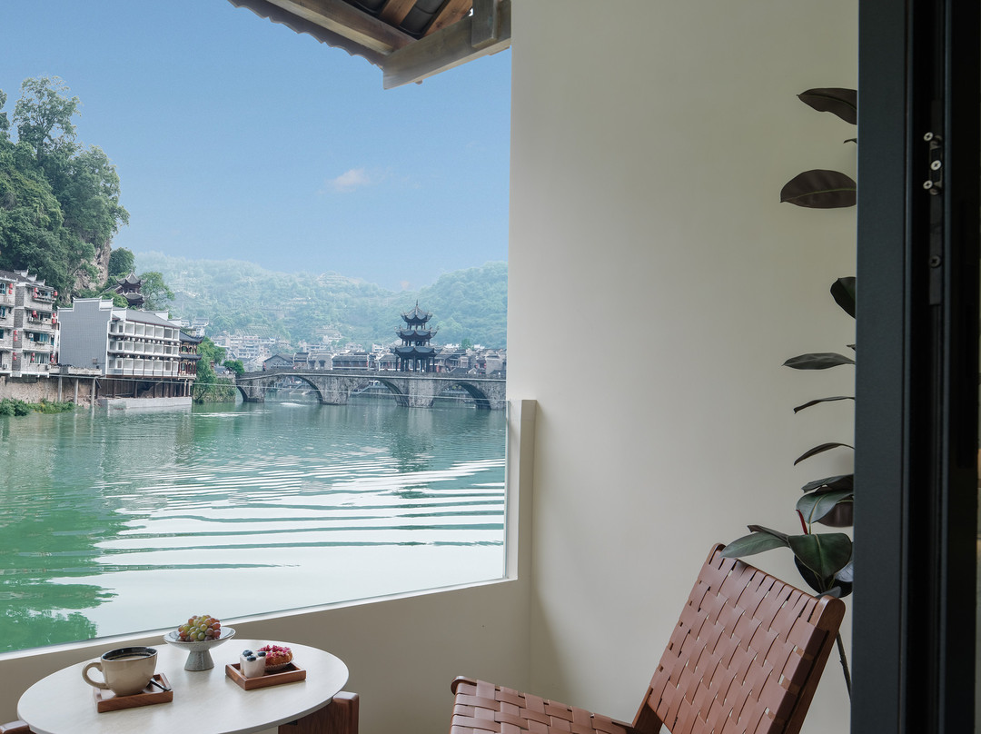 在野·轻奢VI LLA设计师美宿（镇远古城祝圣桥店）