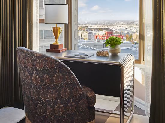 Graduate by Hilton Seattle Room Type - GRADUATE KING STUDIO SUITE