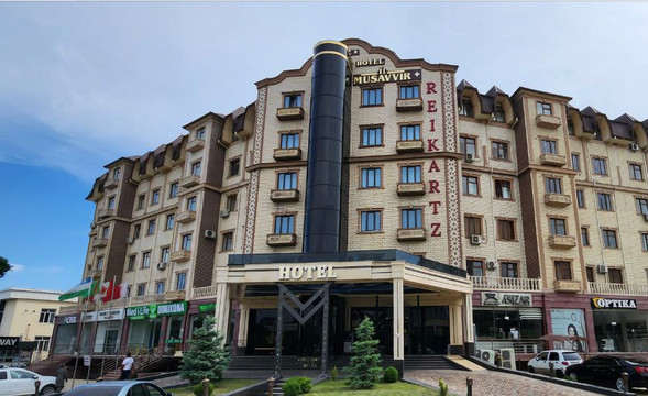 Reikartz纳曼干酒店