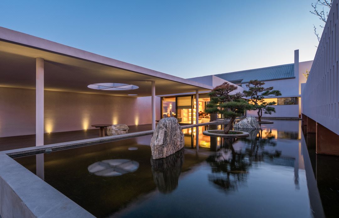 Purple House Koi Pond Courtyard Guesthouse