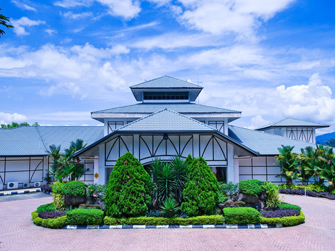 科尔马村波尔加雅希尔斯酒店