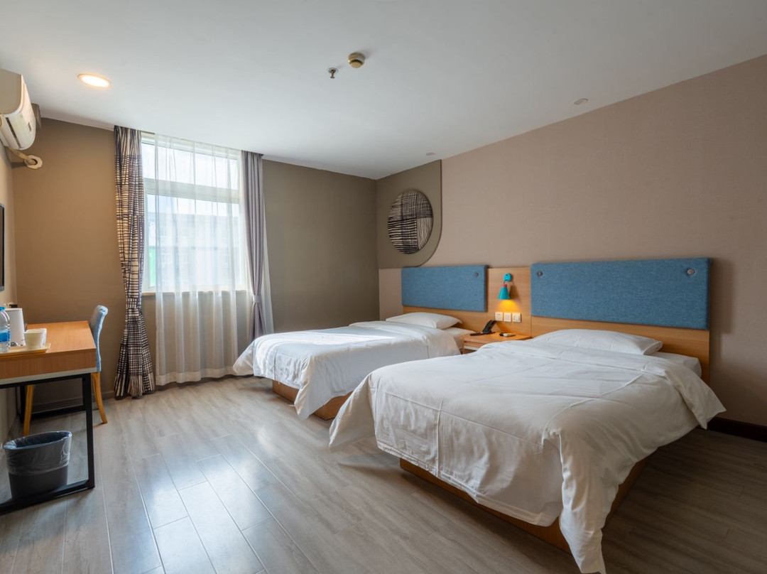 如家春天酒店(武汉友谊大道湖北大学地铁站店)主图