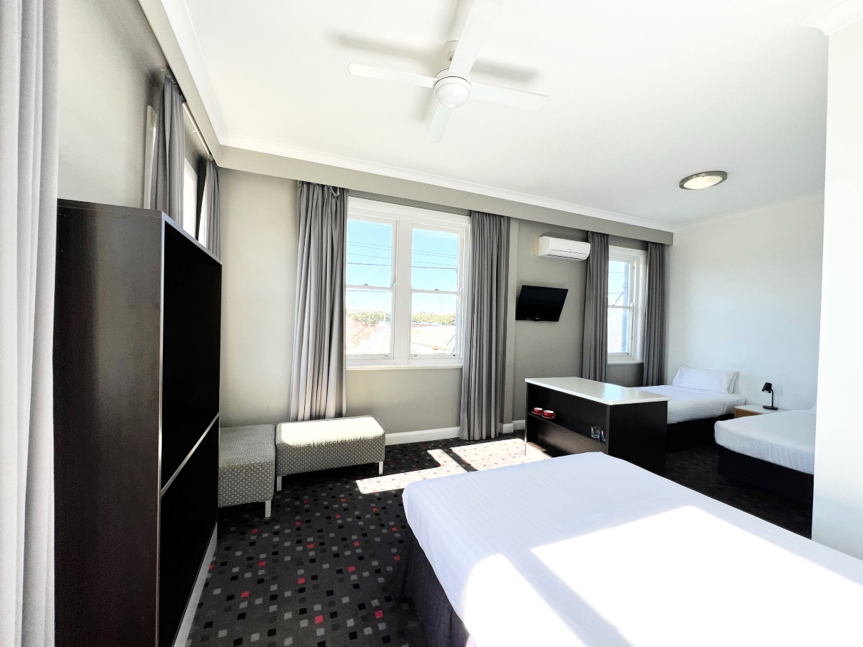 阳光小酒馆，布罗德梅多-官方