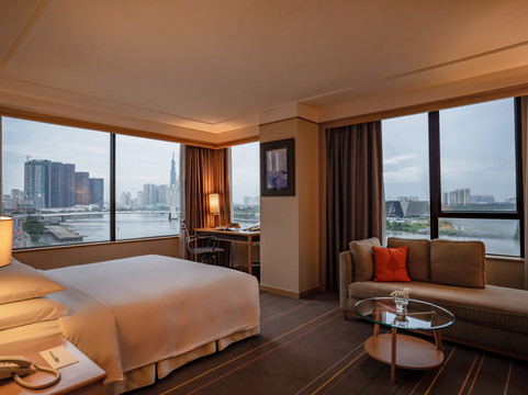 西贡河岸万丽酒店