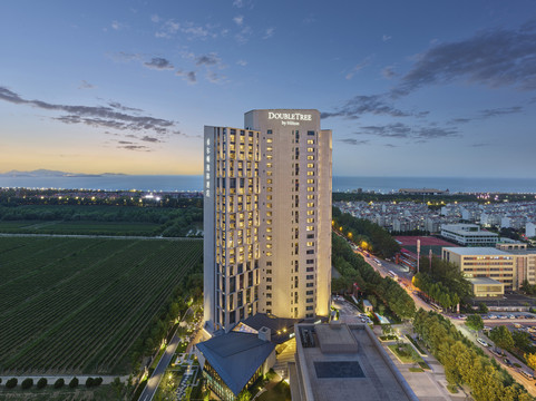 烟台金海岸希尔顿逸林酒店及套房