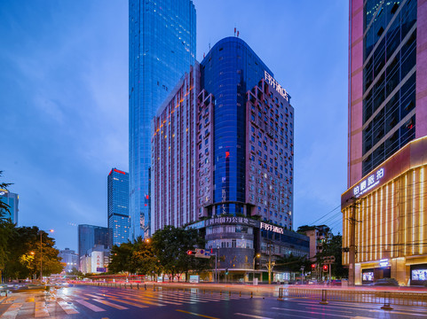 月牙酒店(成都春熙路天府广场地铁站店)主图