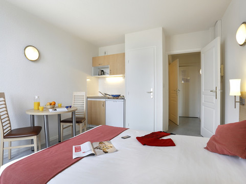 埃佩尔内酒店住宿-艾培涅香槟舒适套房酒店