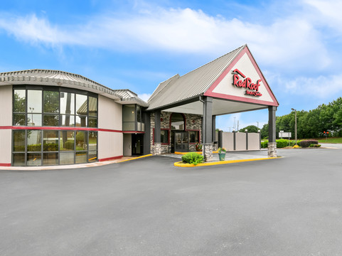 邓肯红屋顶套房酒店