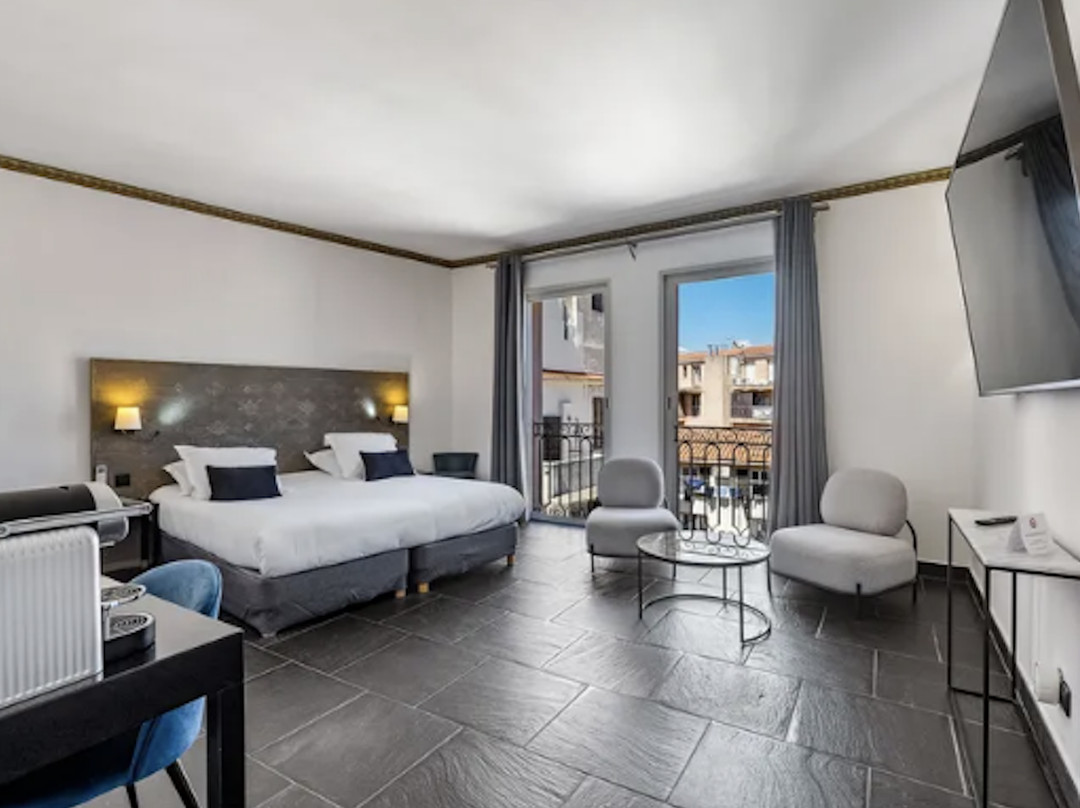 普拉祖尤多姆酒店