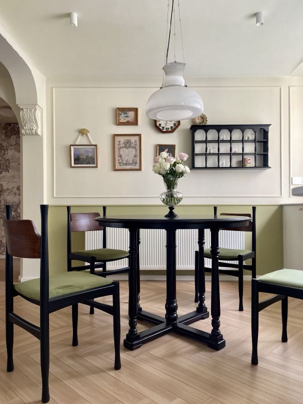 A light year Art Homestay (798 Art District Gaojiayuan Subway Station)