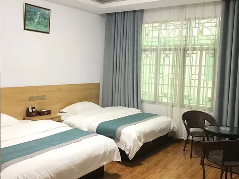 小七孔风情酒店