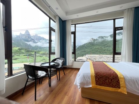 Nuanmengju Scenic Homestay (Zagana Scenic Area)
