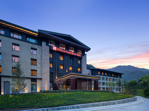 九寨鲁能希尔顿花园酒店