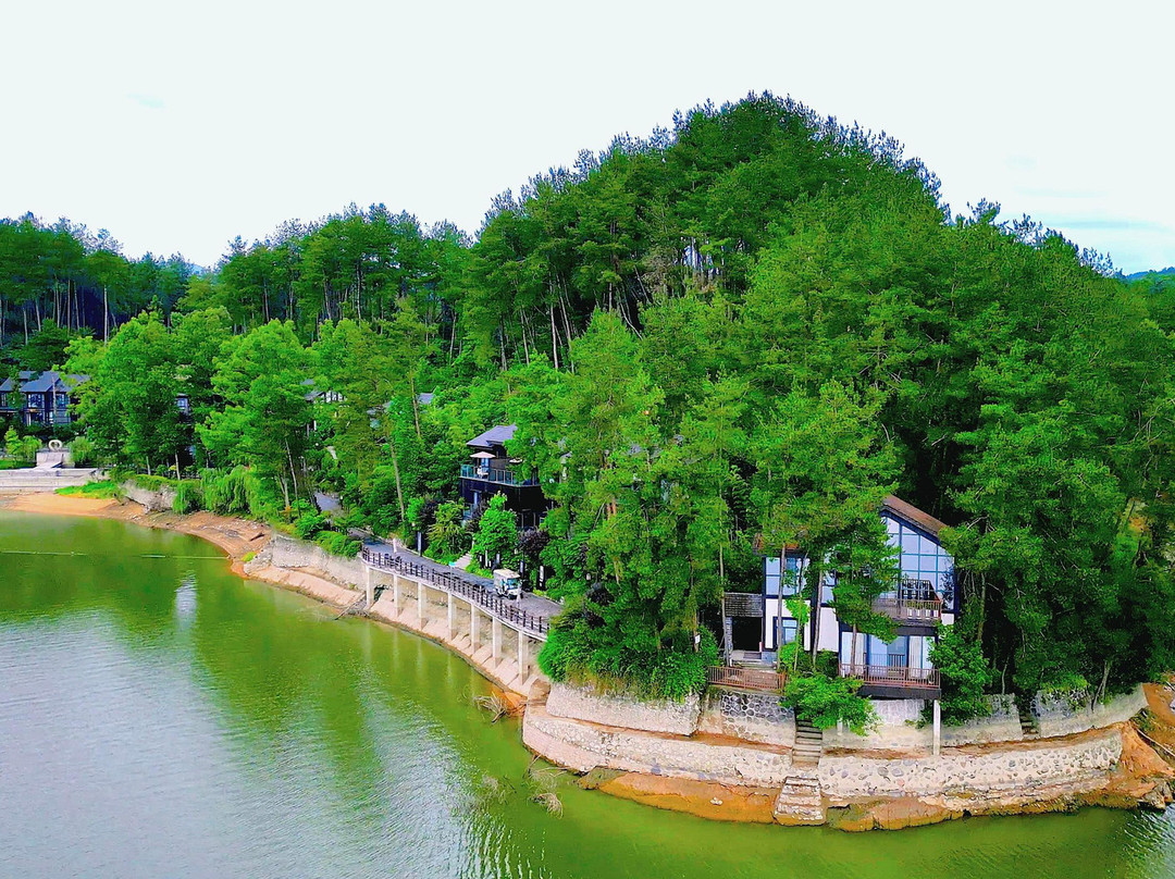 汉中红寺湖云缦山庄