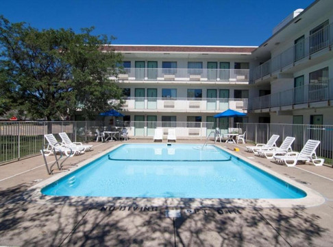 6号汽车旅馆明尼阿波里斯市北 - 罗斯维尔店