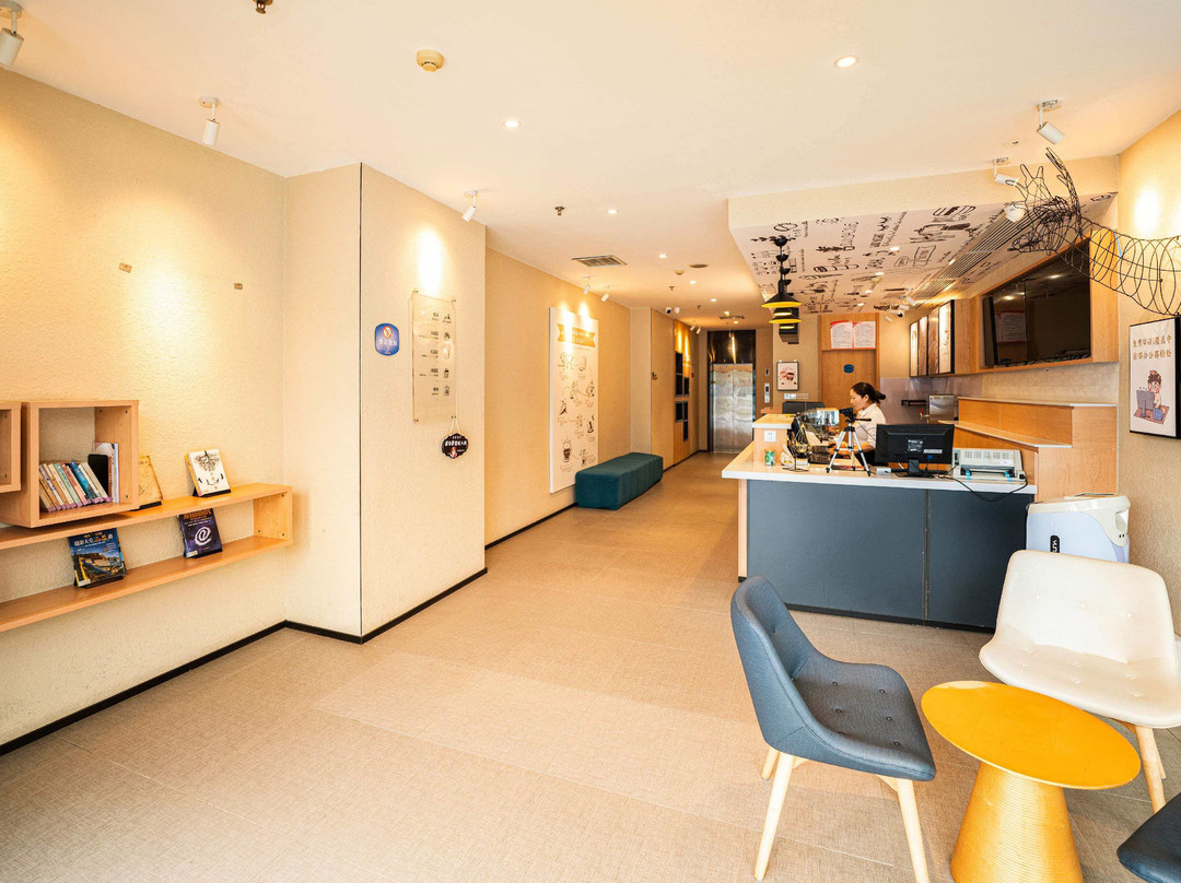 璟江商旅酒店（句容中央广场店）