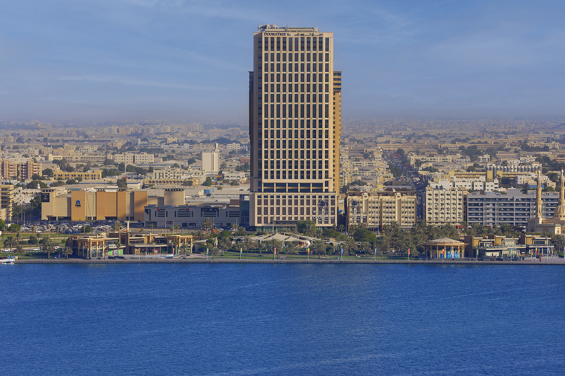 希尔顿逸林沙迦滨水酒店及公寓-官方