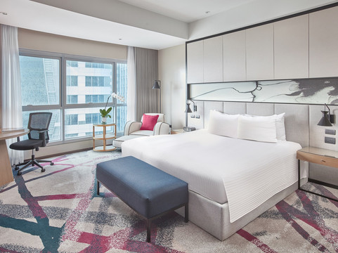 奎松市酒店住宿-皇冠假日商店街酒店