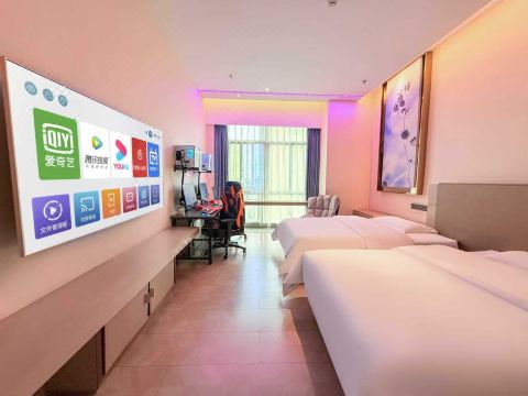 TNT E-Sports Hotel (Minzu University Xiangsi Lake)