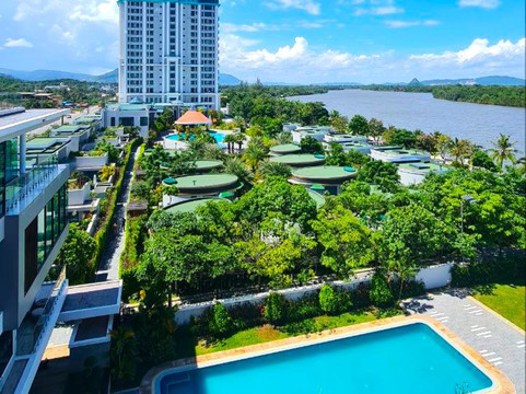 Castle Bayview Resort & Spa