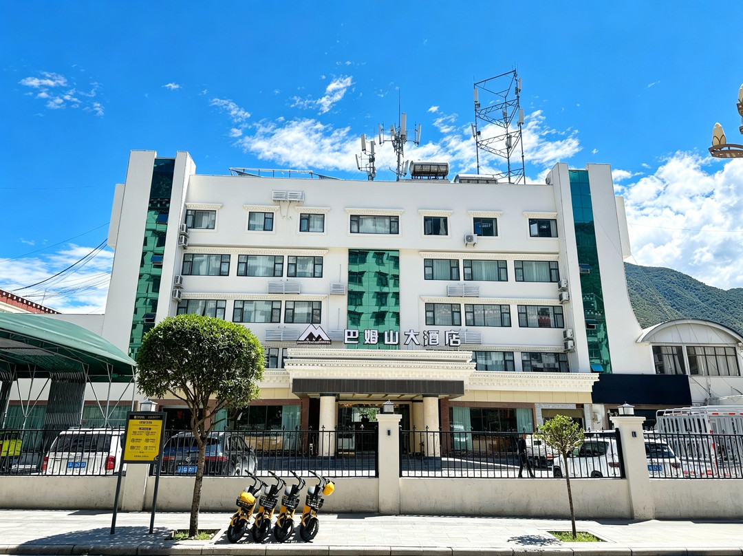 得荣县酒店住宿-巴姆山大酒店 
