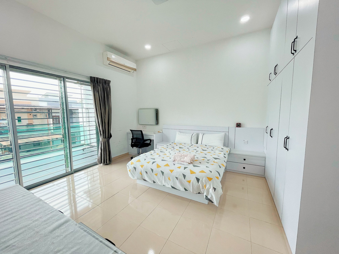 4BDR Double storey homestay Yong Peng, FreeParking