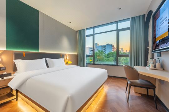 Ruyi Light Luxury Apartment (Nanshan Taoyuan Subway Station)