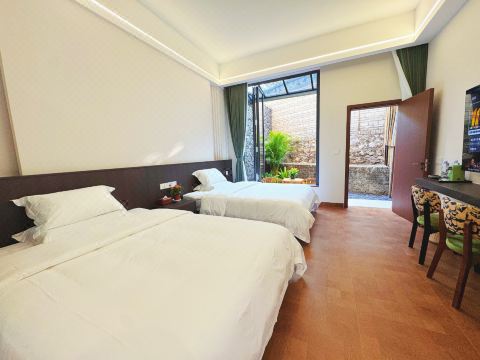 Yueyou Green Shady Courtyard (Dai Ethnic Ancient Town Meng Huan Shwedagon Pagoda)