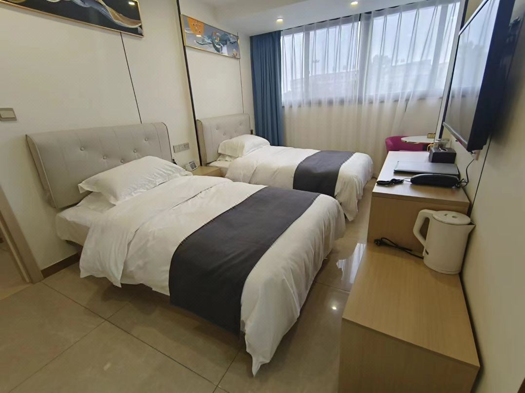 Huzhou Anji No.1 Station Hotel