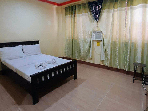 布特安市-RedDoorz @ Johsons Pension House