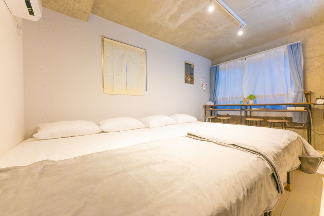 5 Min to Station | 2 Double Beds | Counter | Projector | Nintendo Switch | Luggage Storage [4B]