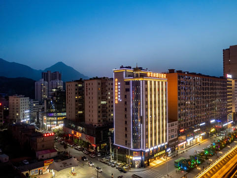 丰岸假日酒店（商洛山阳华龙车站人民广场店）