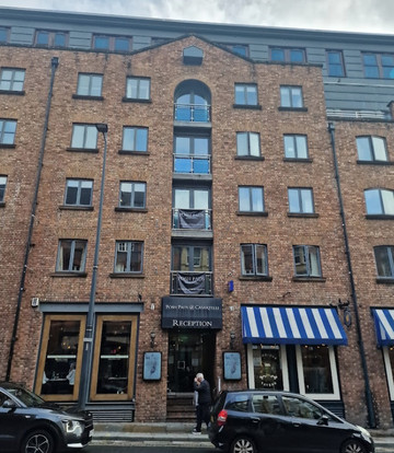 卡萨特利时髦衬垫酒店