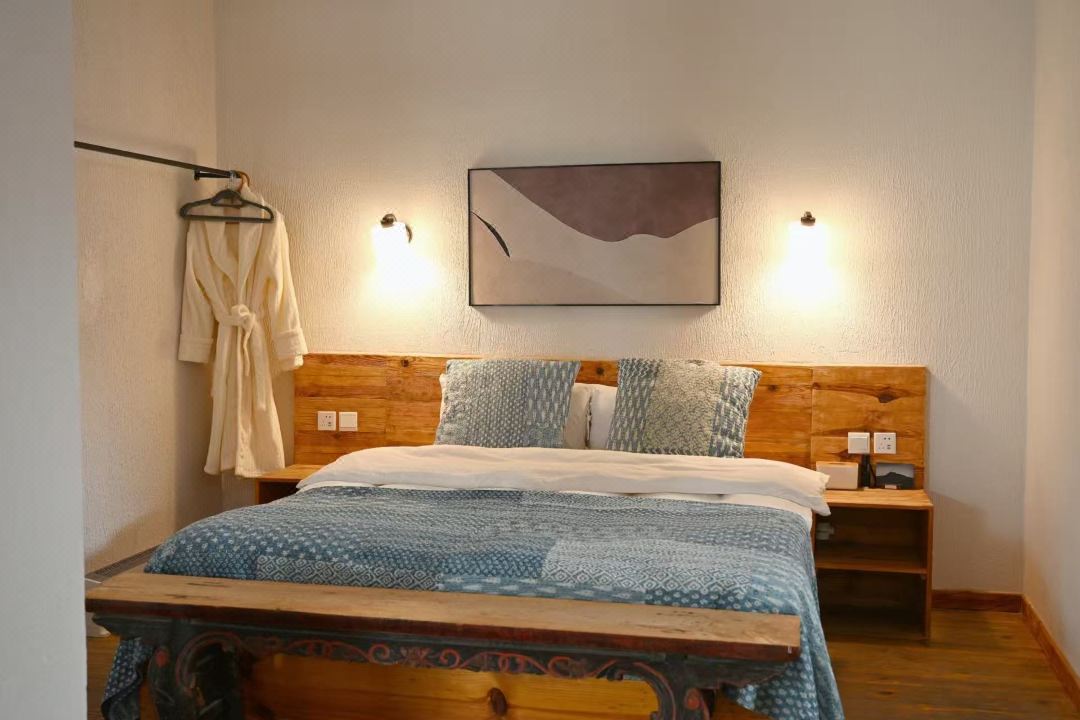 Raspberry Courtyard (Xizhou Ancient Town Store)