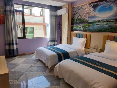 Yuanmou Weinas Business Travel Theme Hotel