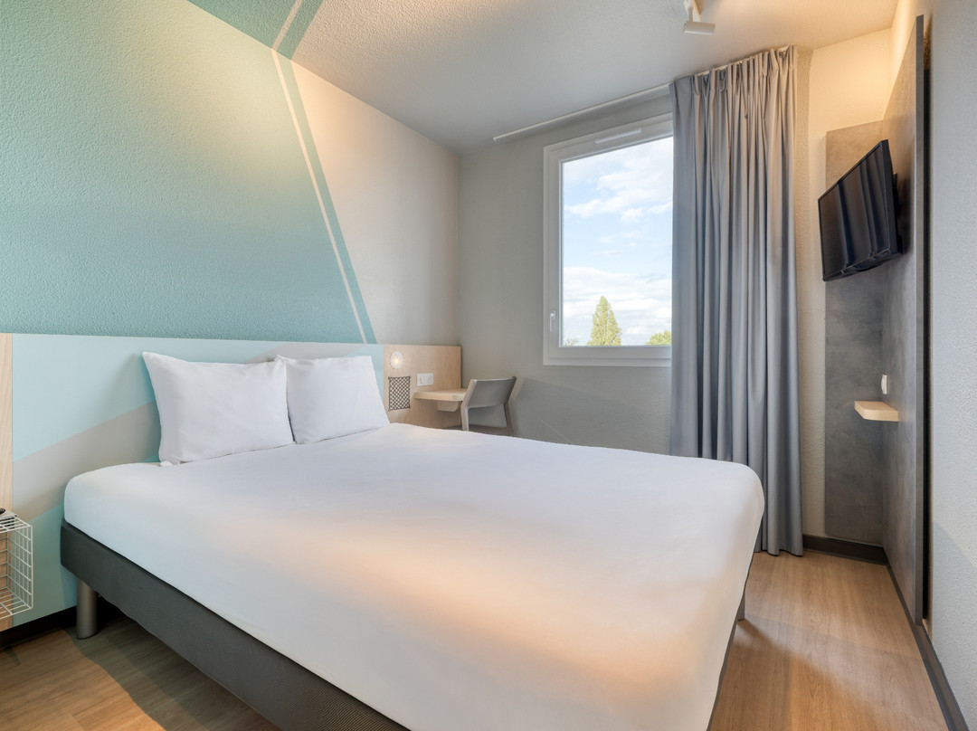 宜必思快捷奥利舍维利有轨电车 7 号线