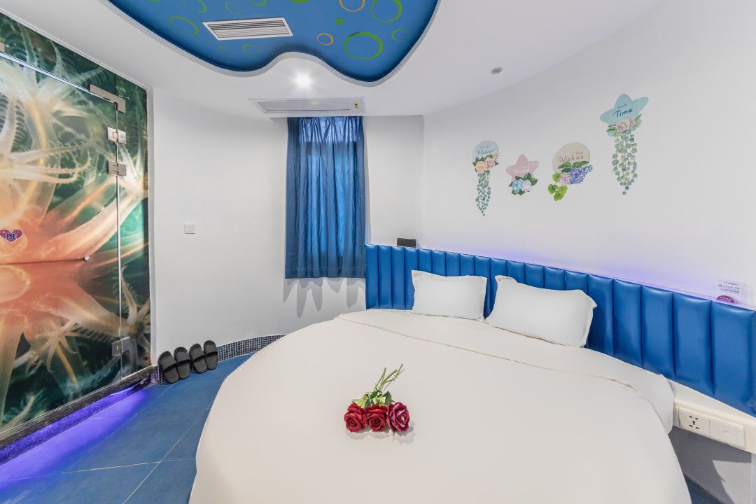 Alice Theme Boutique Hotel