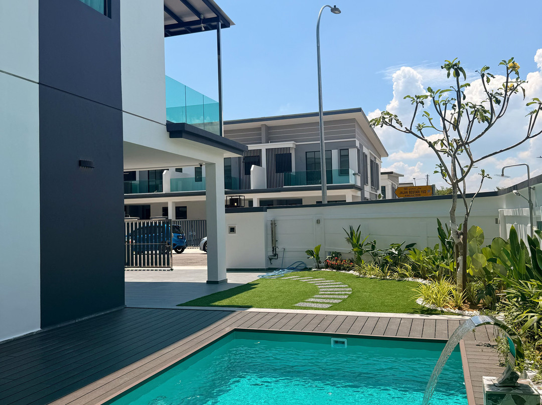 Ulu Tiram MW Luxury Pool Villa with Indoor playground KTV BBQ