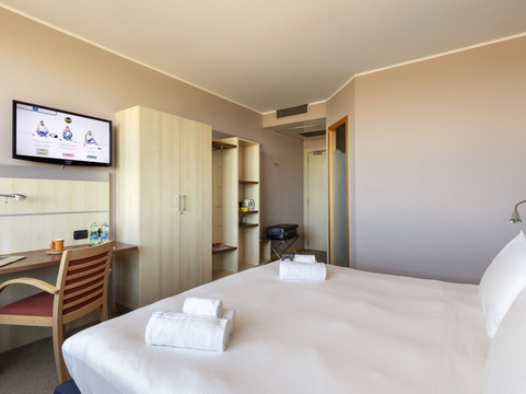 Province of Cuneo酒店住宿-朗格凯拉斯科快捷假日酒店