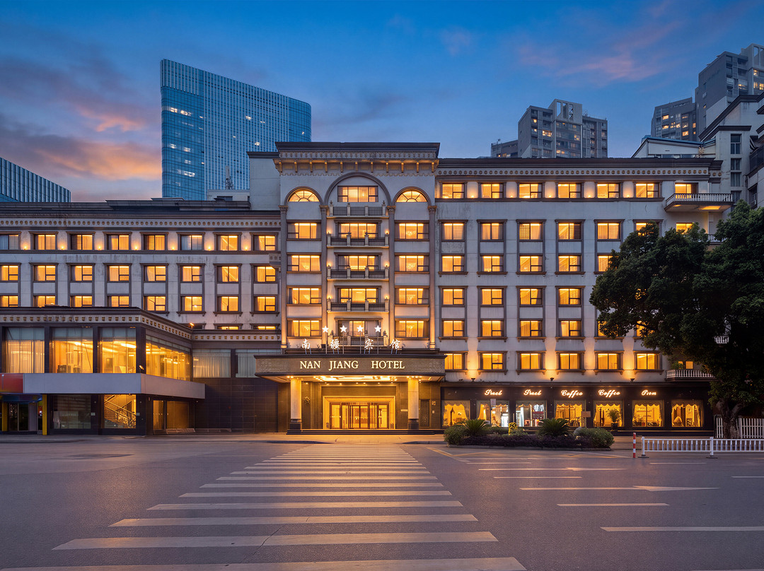 南疆酒店（柳州高铁站谷埠街国际商城店）主图