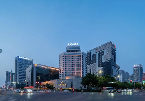 鸢飞大酒店-官方