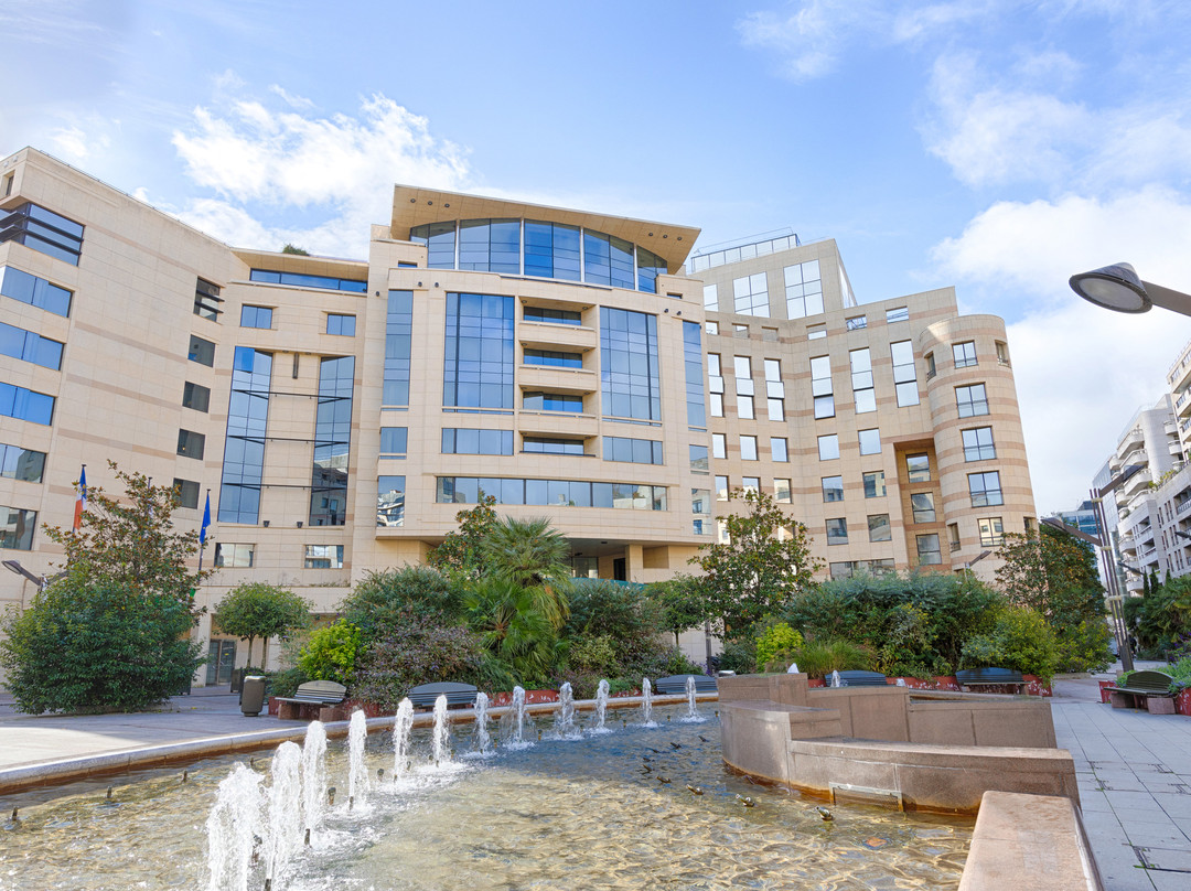 勒瓦卢瓦-佩雷酒店住宿-长荣桂冠酒店