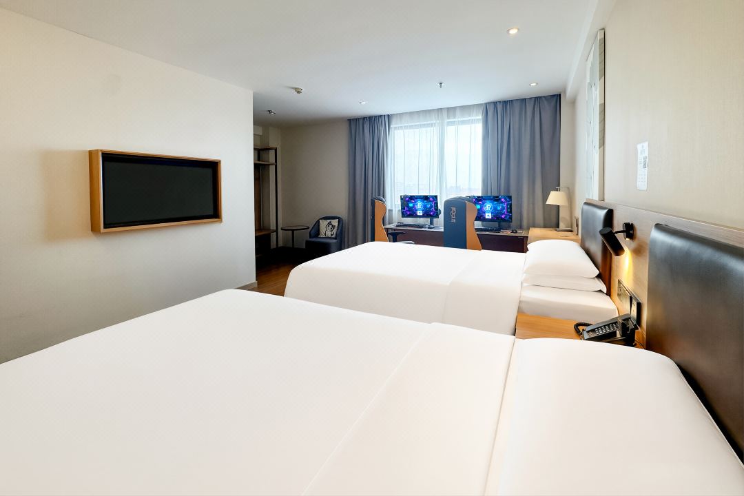 Yaxin E-Sports Hotel (Taizhou Jiangyan Hardware City)