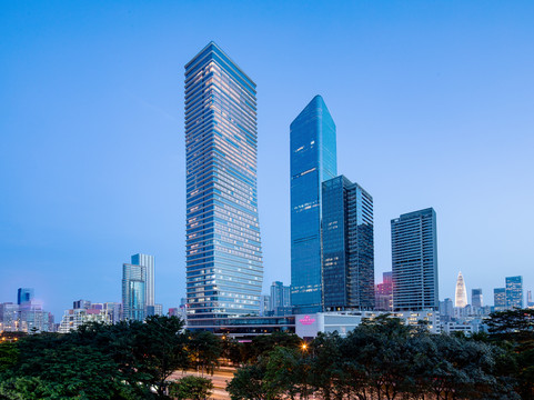 深圳南山深铁皇冠假日酒店主图