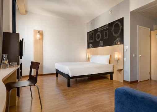 基辅市中心宜必思酒店