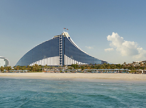 迪拜卓美亚海滩酒店主图